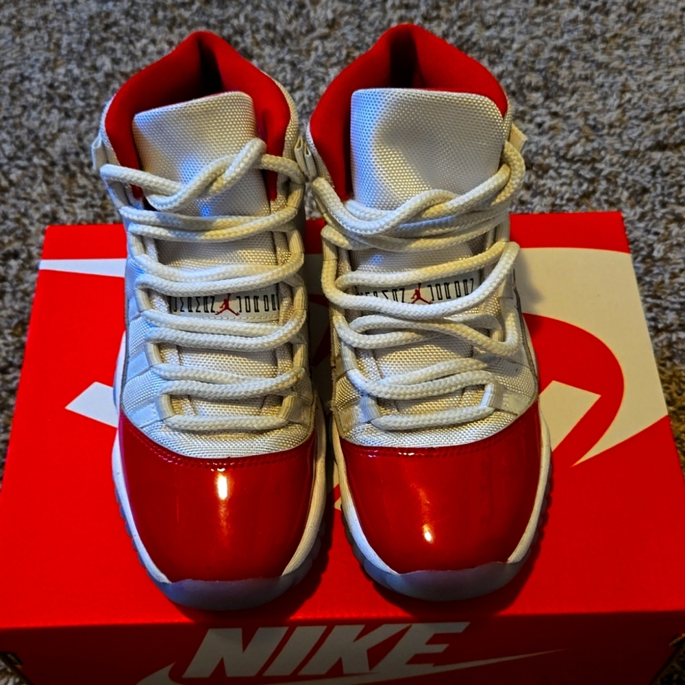 Air Jordan 11 Cherry size 4 boys